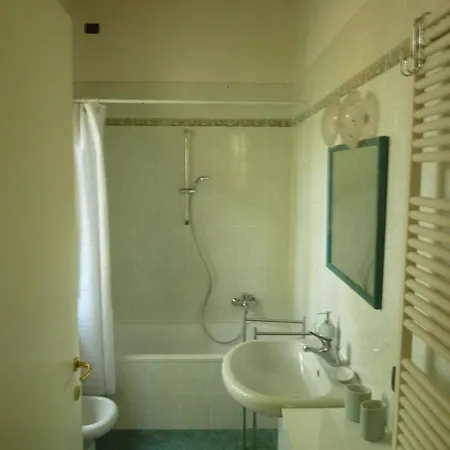 La Stanza Sui Cedri - Smart Working - Airport - Private Parking - Ducati - Philip Morris Apartment