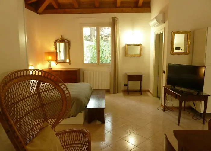 La Stanza Sui Cedri - Smart Working - Airport - Private Parking - Ducati - Philip Morris Apartmán