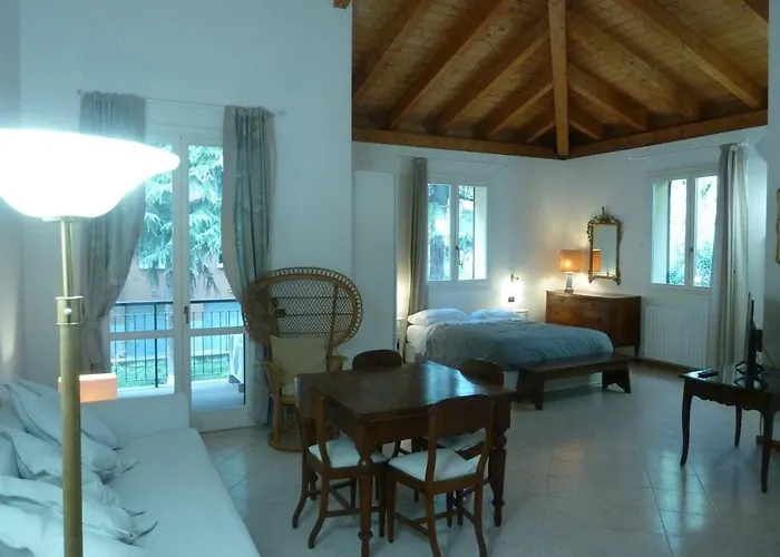 La Stanza Sui Cedri - Smart Working - Airport - Private Parking - Ducati - Philip Morris Bologna