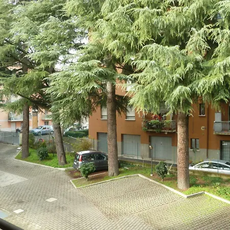 La Stanza Sui Cedri - Smart Working - Airport - Private Parking - Ducati - Philip Morris Apartment